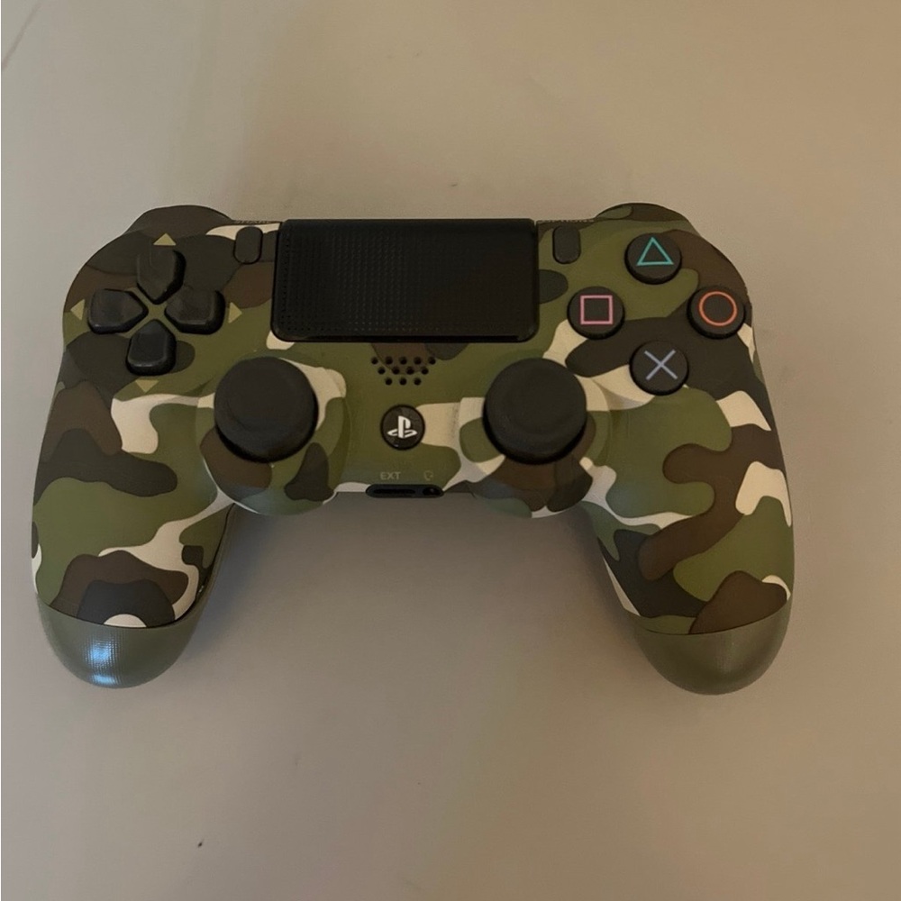 PLAYSTATION 4 (BLACK) COMES WITH 1 CONTROLLER!! (CAMO) BOTH CABLES - Picture 5 of 7